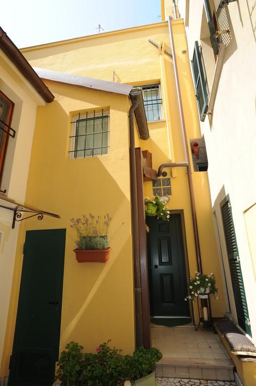 B&B Aurora Domus D'A-Mare Pesaro Zewnętrze zdjęcie